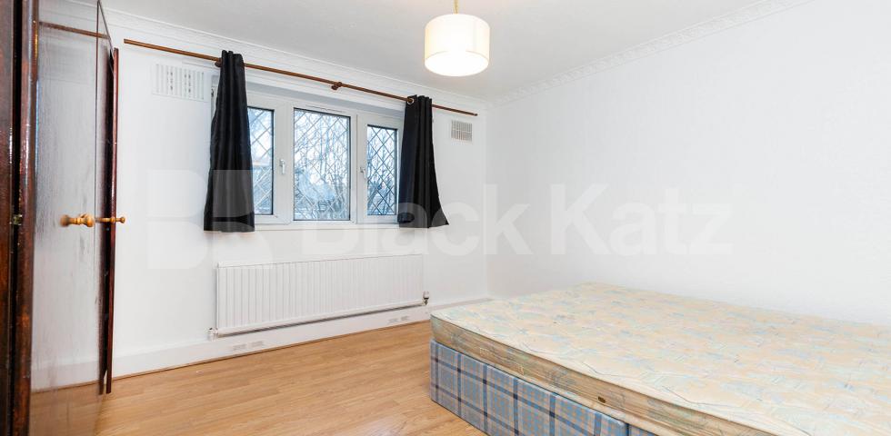 			PICTURES TO FOLLOW!, 3 Bedroom, 1 bath, 1 reception Flat			 Lindley Street, WHITECHAPEL E1